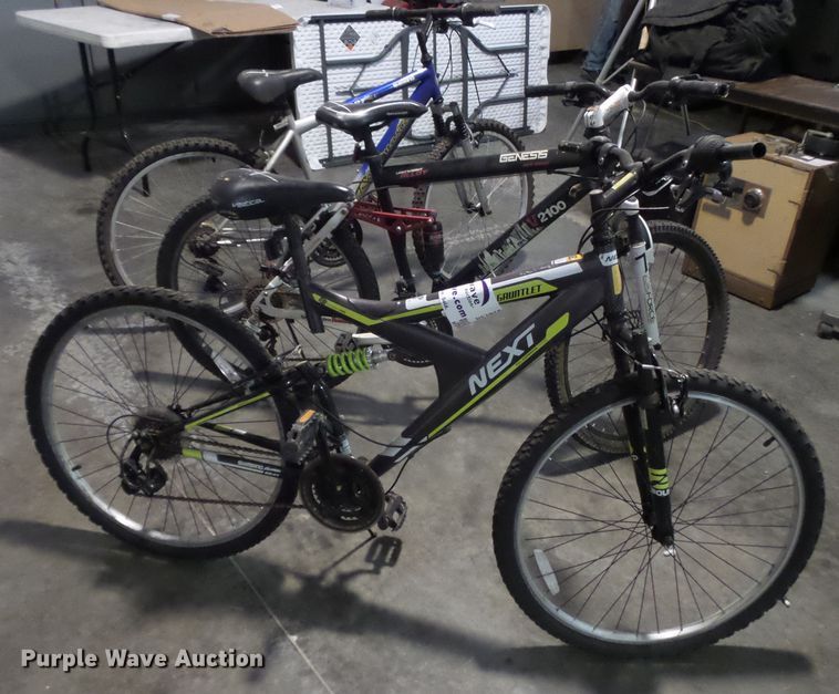 image for item DE7974 (3) bicycles