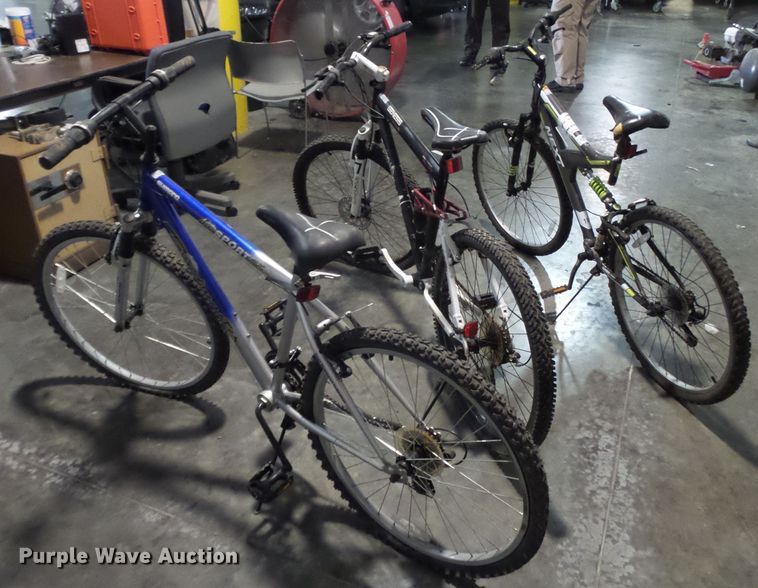 image for item DE7974 (3) bicycles