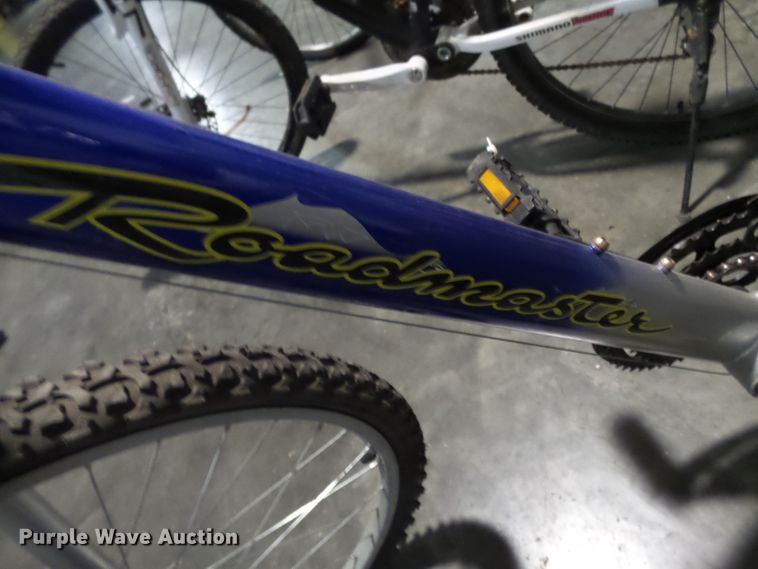 image for item DE7974 (3) bicycles