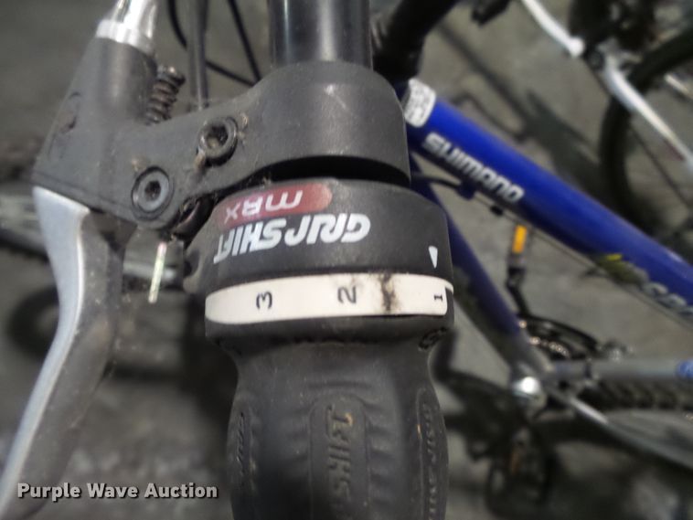 image for item DE7974 (3) bicycles