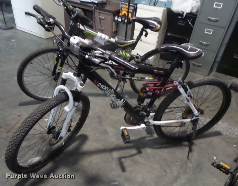 image for item DE7974 (3) bicycles