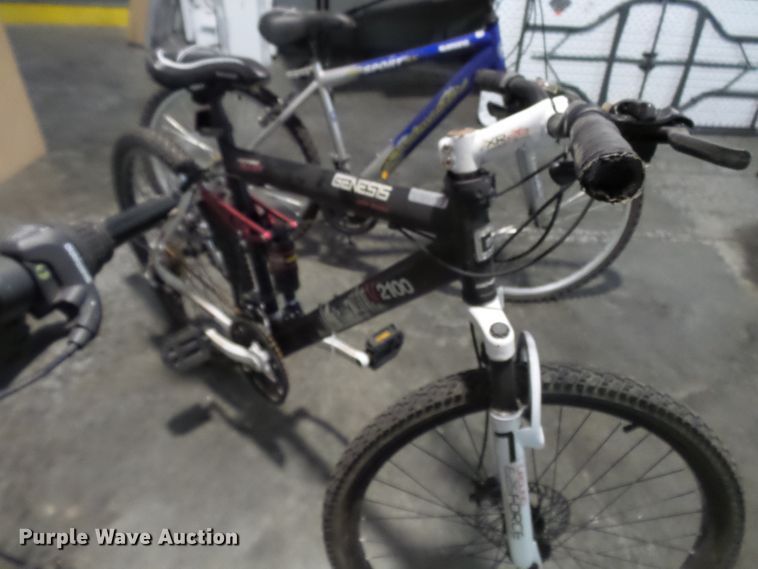 image for item DE7974 (3) bicycles