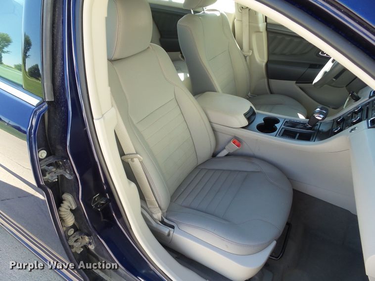 image for item DF0798 2011 Ford Taurus SE