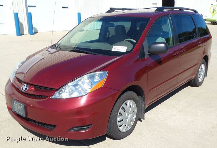 image for item DF0799 2008 Toyota Sienna LE van