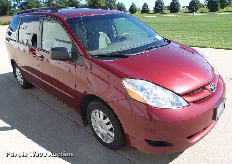 image for item DF0799 2008 Toyota Sienna LE van