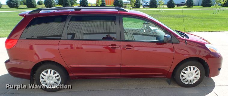 image for item DF0799 2008 Toyota Sienna LE van