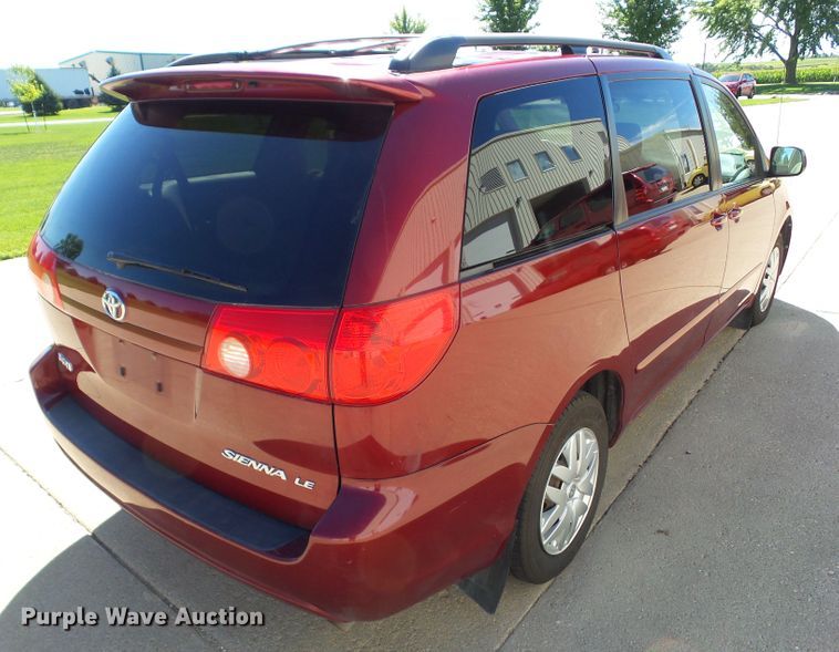 image for item DF0799 2008 Toyota Sienna LE van
