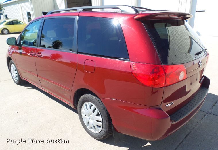 image for item DF0799 2008 Toyota Sienna LE van
