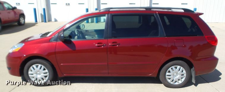 image for item DF0799 2008 Toyota Sienna LE van