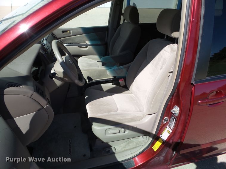 image for item DF0799 2008 Toyota Sienna LE van