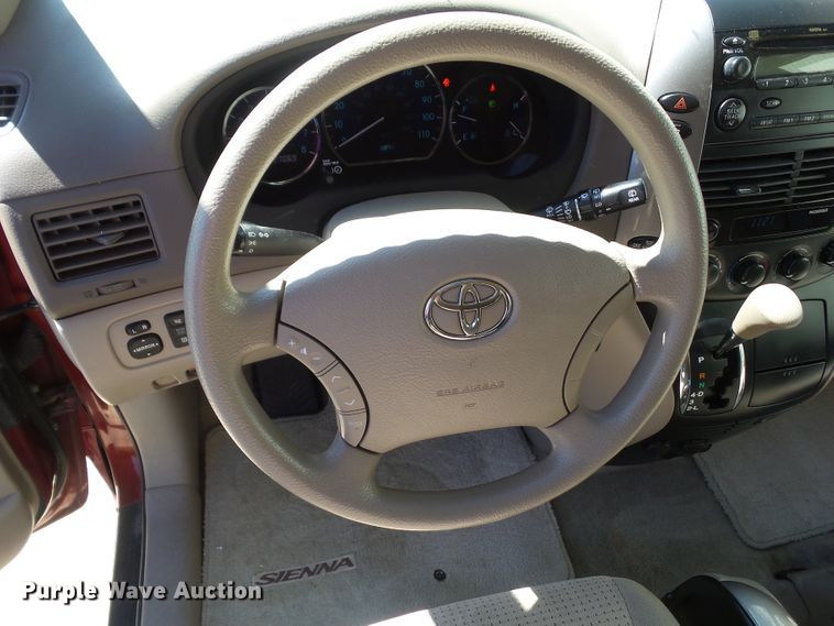 image for item DF0799 2008 Toyota Sienna LE van