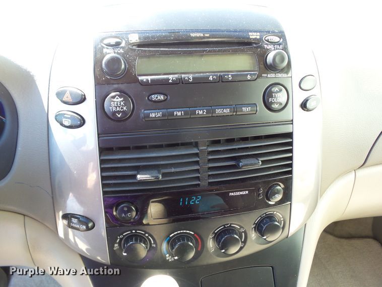 image for item DF0799 2008 Toyota Sienna LE van