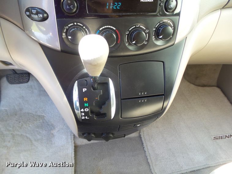 image for item DF0799 2008 Toyota Sienna LE van