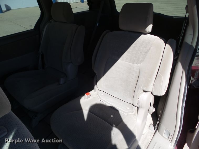 image for item DF0799 2008 Toyota Sienna LE van