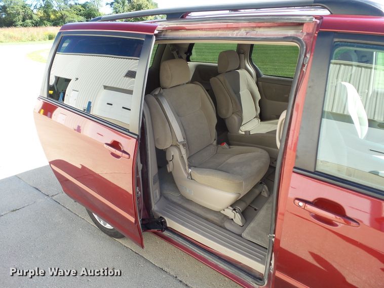 image for item DF0799 2008 Toyota Sienna LE van
