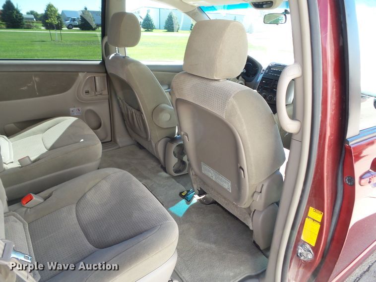 image for item DF0799 2008 Toyota Sienna LE van