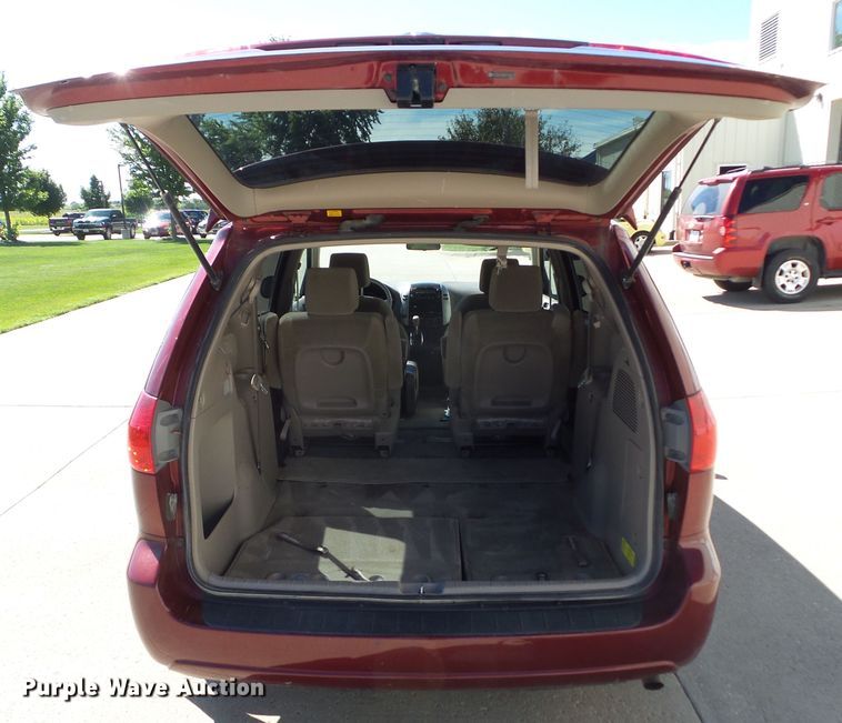 image for item DF0799 2008 Toyota Sienna LE van