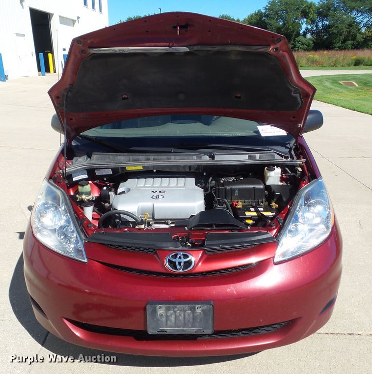 image for item DF0799 2008 Toyota Sienna LE van