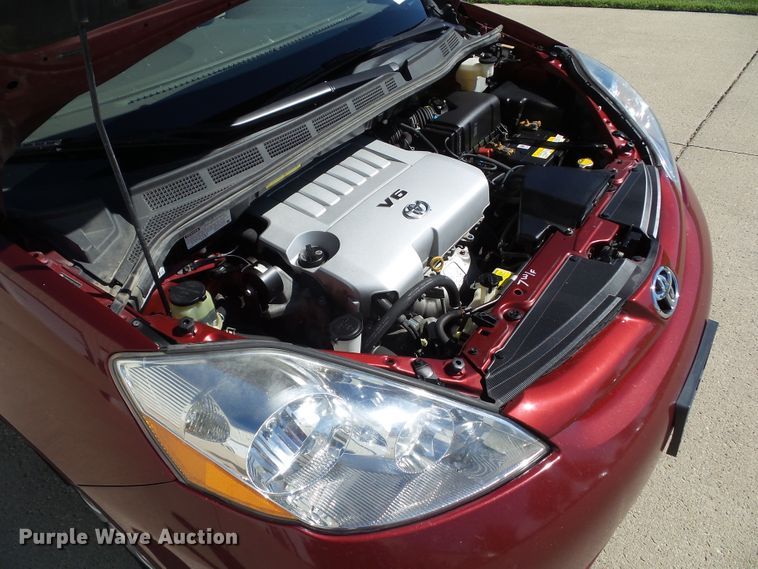 image for item DF0799 2008 Toyota Sienna LE van