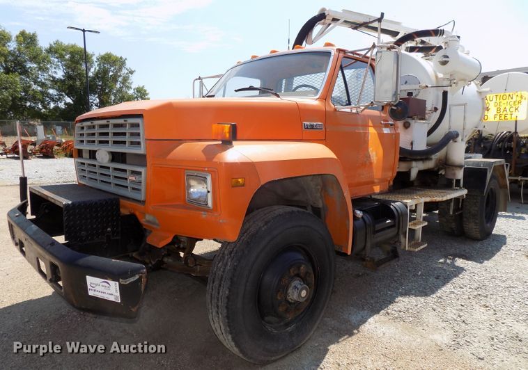 image for item DG2430 1986 Ford F8000 vacuum truck