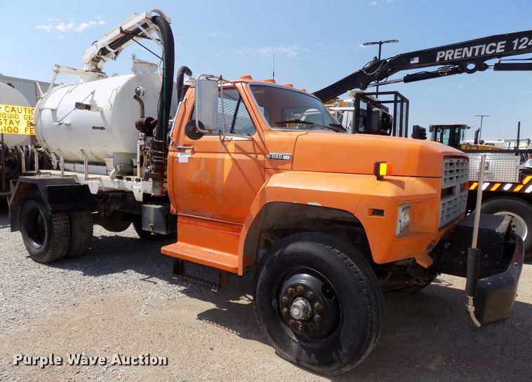 image for item DG2430 1986 Ford F8000 vacuum truck