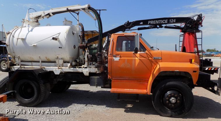 image for item DG2430 1986 Ford F8000 vacuum truck