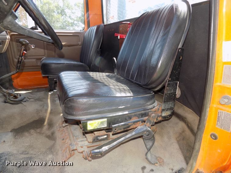 image for item DG2430 1986 Ford F8000 vacuum truck