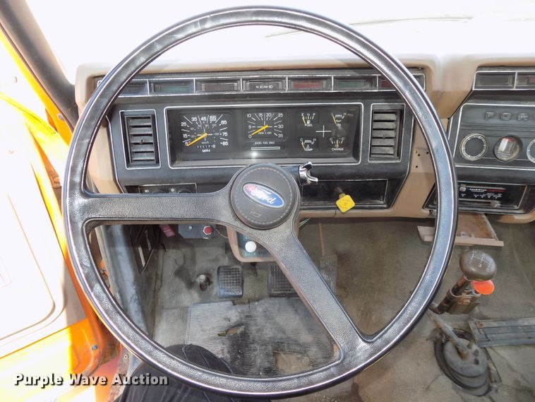 image for item DG2430 1986 Ford F8000 vacuum truck