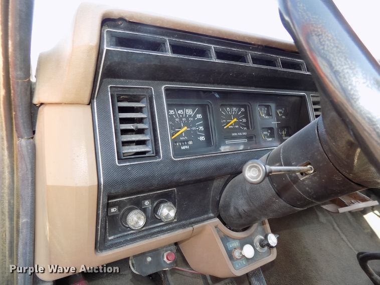 image for item DG2430 1986 Ford F8000 vacuum truck