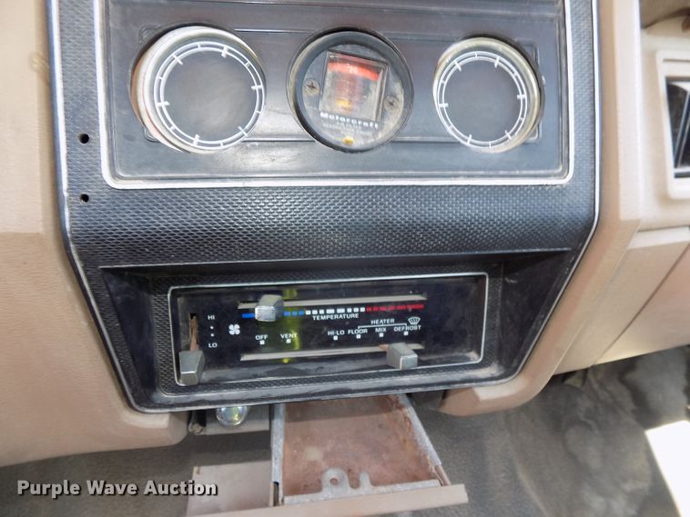 image for item DG2430 1986 Ford F8000 vacuum truck