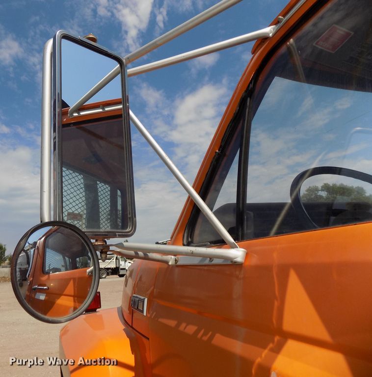 image for item DG2430 1986 Ford F8000 vacuum truck