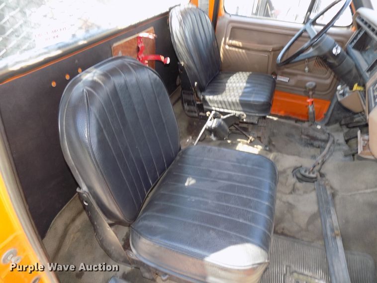 image for item DG2430 1986 Ford F8000 vacuum truck