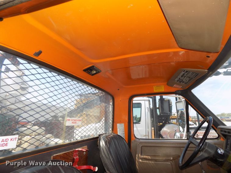 image for item DG2430 1986 Ford F8000 vacuum truck