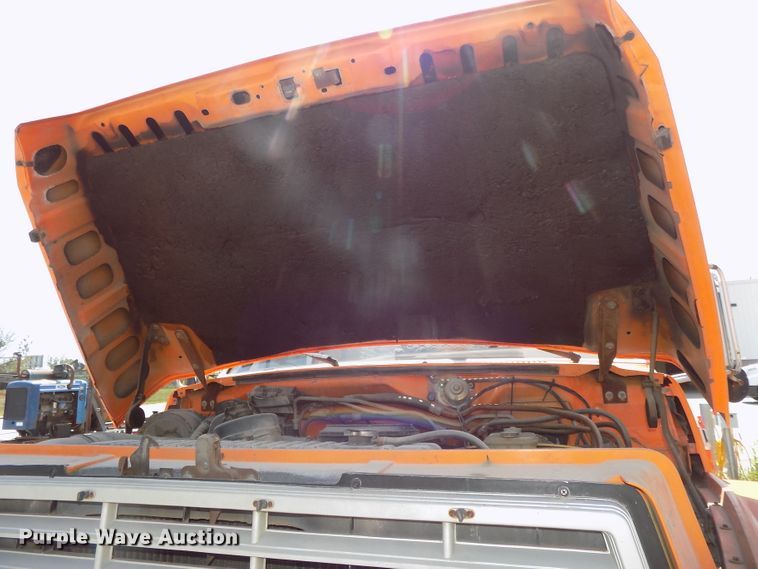 image for item DG2430 1986 Ford F8000 vacuum truck