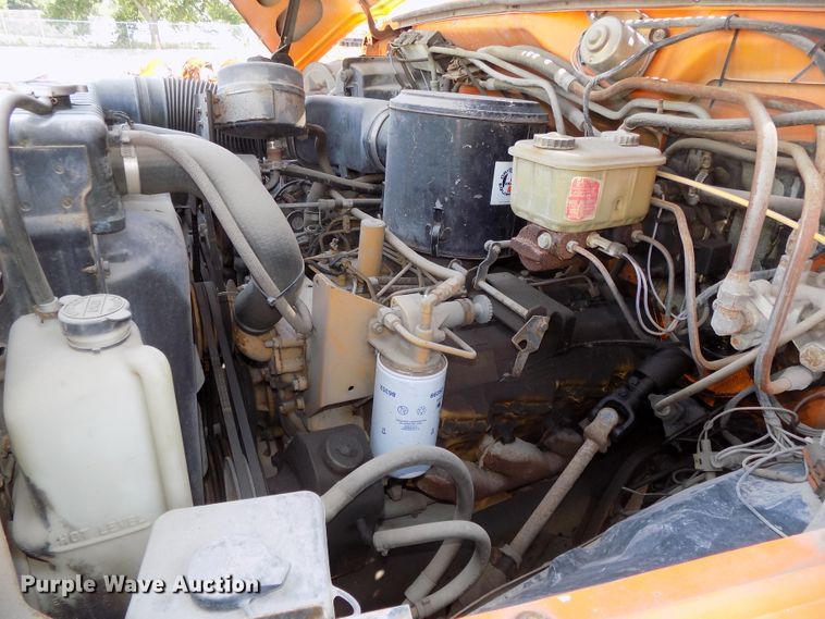 image for item DG2430 1986 Ford F8000 vacuum truck