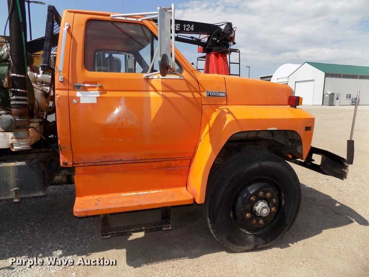 image for item DG2430 1986 Ford F8000 vacuum truck