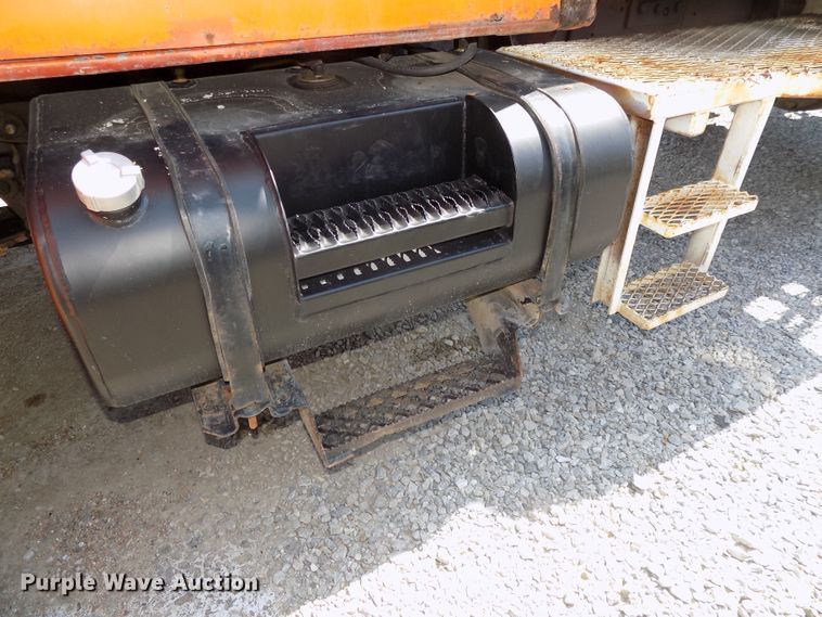 image for item DG2430 1986 Ford F8000 vacuum truck