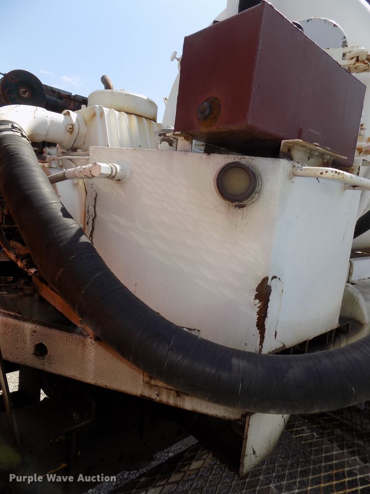 image for item DG2430 1986 Ford F8000 vacuum truck