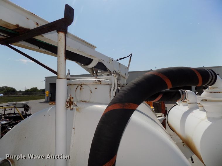 image for item DG2430 1986 Ford F8000 vacuum truck