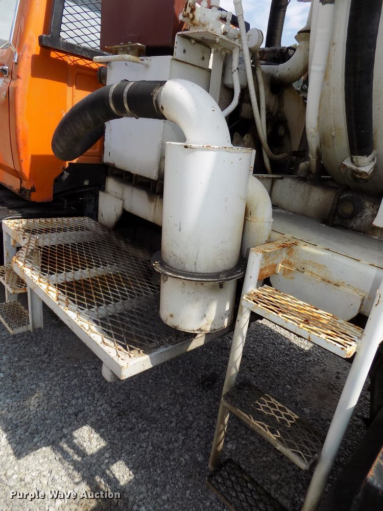 image for item DG2430 1986 Ford F8000 vacuum truck