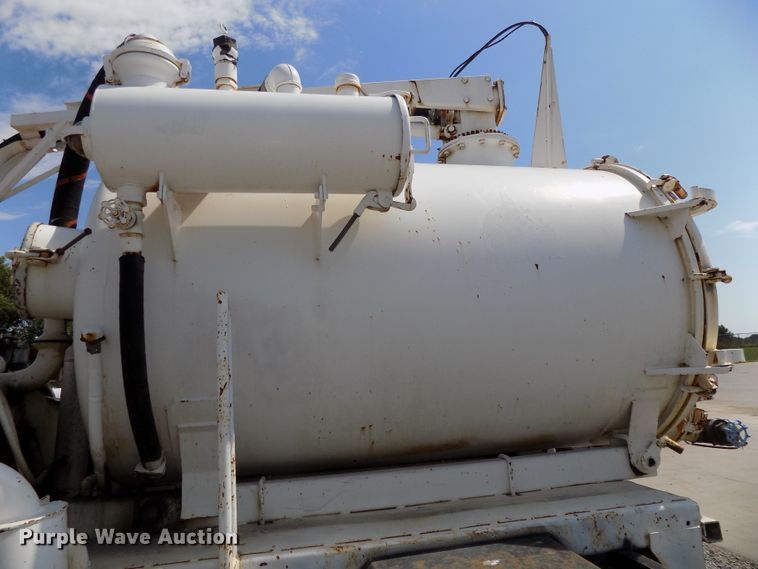 image for item DG2430 1986 Ford F8000 vacuum truck