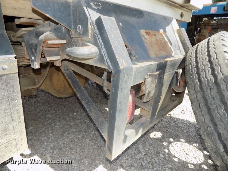 image for item DG2430 1986 Ford F8000 vacuum truck