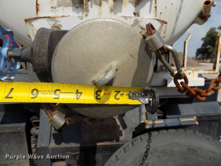 image for item DG2430 1986 Ford F8000 vacuum truck