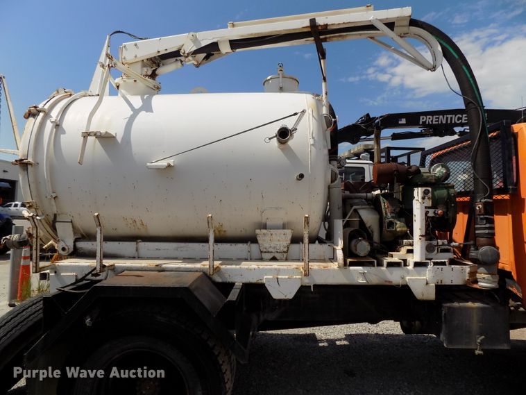 image for item DG2430 1986 Ford F8000 vacuum truck