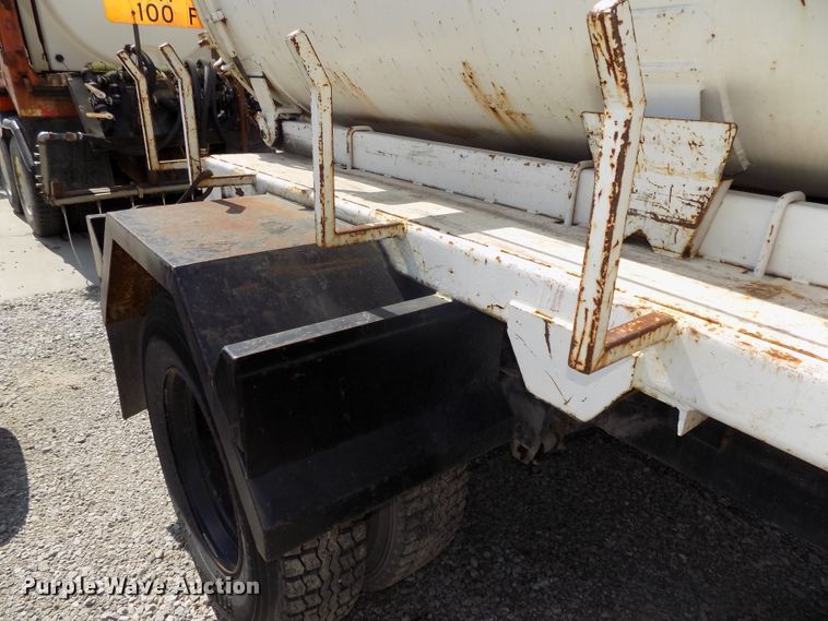 image for item DG2430 1986 Ford F8000 vacuum truck