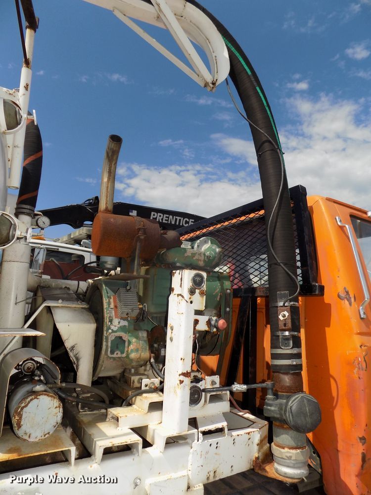 image for item DG2430 1986 Ford F8000 vacuum truck