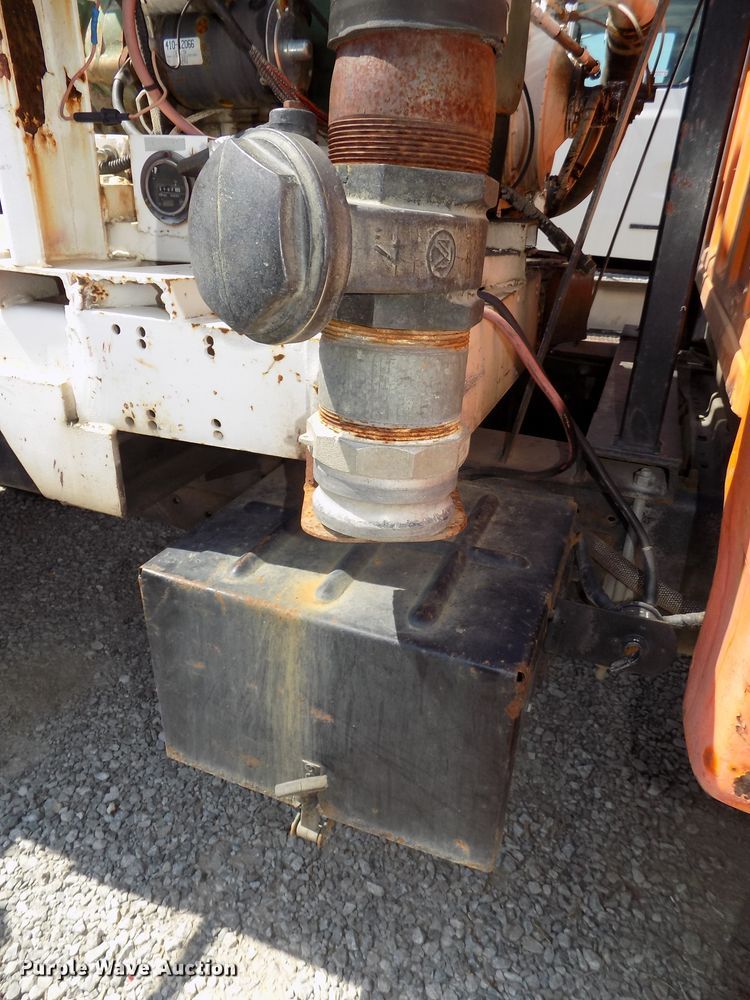 image for item DG2430 1986 Ford F8000 vacuum truck