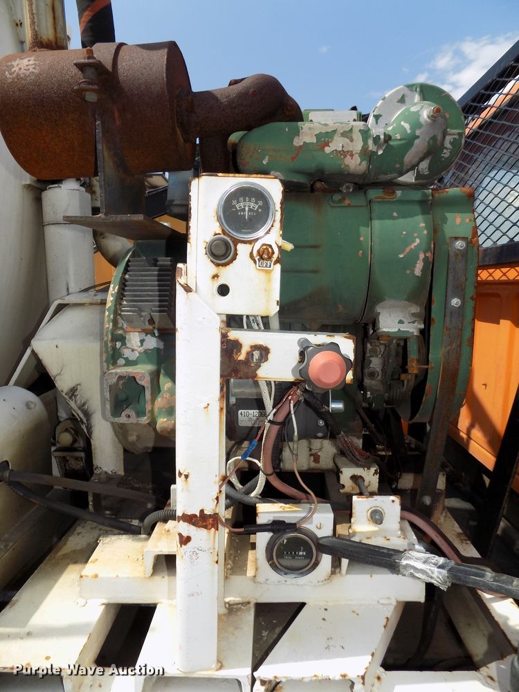 image for item DG2430 1986 Ford F8000 vacuum truck