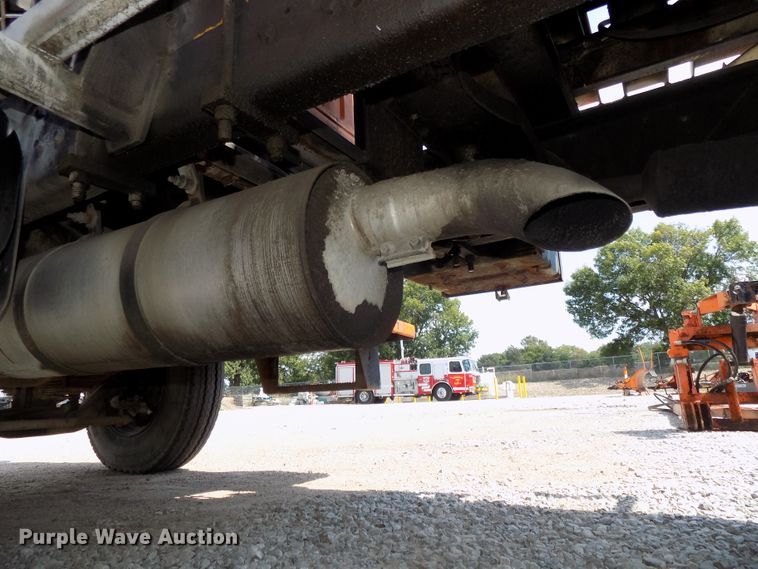 image for item DG2430 1986 Ford F8000 vacuum truck