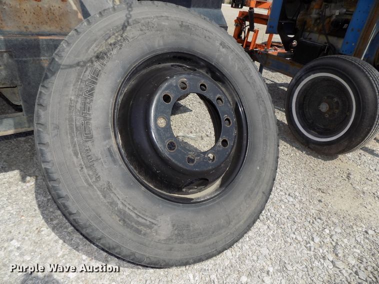 image for item DG2430 1986 Ford F8000 vacuum truck